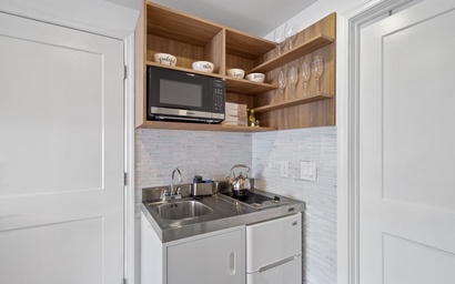 HH-Studio202S- New Luxury Studio W/Balcony Pool Gym Part Waterview 3