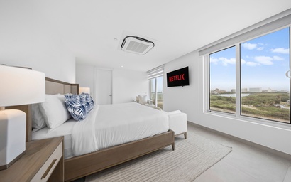 A360.E52 - Luxury Coastal Condo with Panoramic Views of Aruba 3