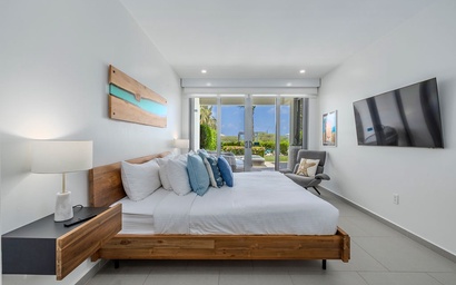 2BSGF-Azure126 - Oceanfront Retreat with Private patio and Hot tub. 3