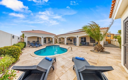 Esmeralda65 - Private 4BR Villa + Pool & BBQ in Noord 5
