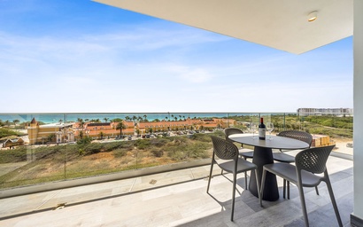 A360.W42 - Elegant 4BR Retreat | Steps to Eagle Beach