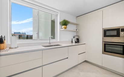 A360.E22 - Prime Beachside Stay | Modern 3BR Retreat 9