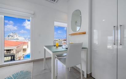 HH-Studio401 - Ocean and City View Downtown Upscale Studio 10