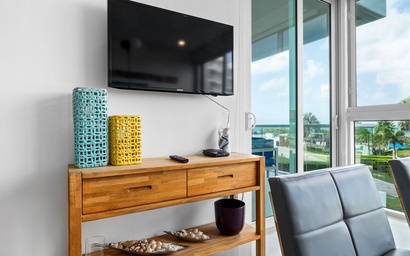 1BS-Blue223 - Colorful and modern Ocean View Condo for 4. 9