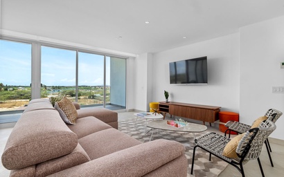 A360.E22 - Prime Beachside Stay | Modern 3BR Retreat 6