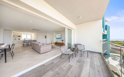 A360.E51 - Luxury 3BR Condo Steps to Eagle Beach 7