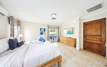 Esmeralda65 - Private 4BR Villa + Pool & BBQ in Noord 10