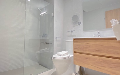 Bonsai107-Ground Floor One-Bedroom Suite with Direct Pool Access – Near Palm Beach 7