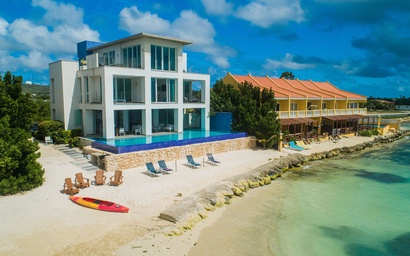 Exclusive Villa on the Beach 10