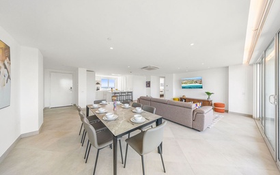 A360.E51 - Luxury 3BR Condo Steps to Eagle Beach 2