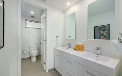 2BSGF-Azure126 - Oceanfront Retreat with Private patio and Hot tub. 6