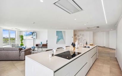 A360.W42 - Elegant 4BR Retreat | Steps to Eagle Beach 7