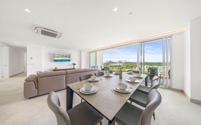 A360.E51 - Luxury 3BR Condo Steps to Eagle Beach 3