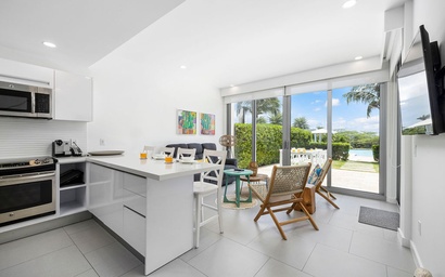 2BSGF-Azure114 - Luxurious Beach Vibes Retreat w/ Private Hot Tub 7