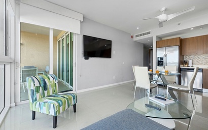 1BS-Blue224 - Breath-taking ocean view Condo for 4. 10