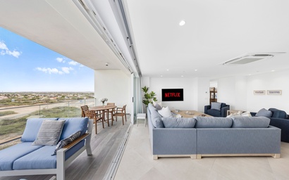 A360.E52 - Luxury Coastal Condo with Panoramic Views of Aruba 10