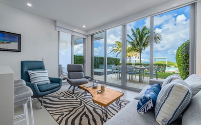 2BSGF-Azure126 - Oceanfront Retreat with Private patio and Hot tub.