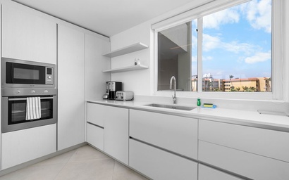 A360.E11 - Stylish 3BR Condo at Eagle Beach 6