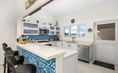 Chic & Serene 4BR Retreat –10 Min to Beaches! 10