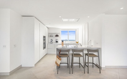 A360.E51 - Luxury 3BR Condo Steps to Eagle Beach 9