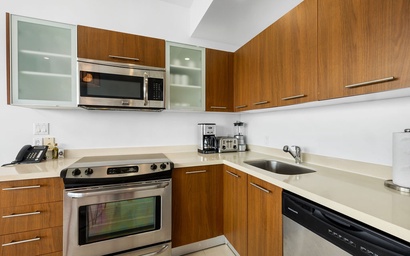 1BS-Blue223 - Colorful and modern Ocean View Condo for 4. 4