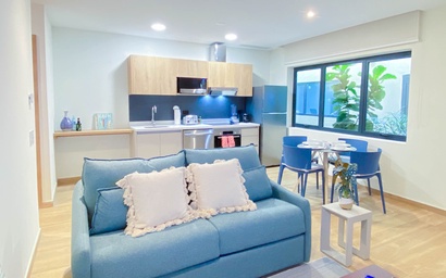 Bonsai107-Ground Floor One-Bedroom Suite with Direct Pool Access – Near Palm Beach