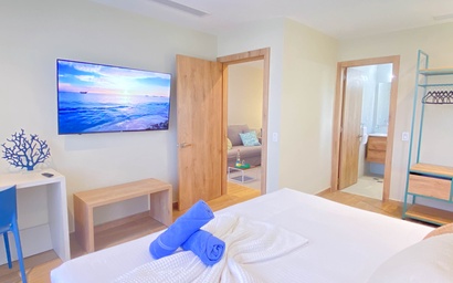 Bonsai106-Ground Floor 2BR Suite | Pool Access | Near Palm Beach 4