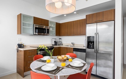 1BS-Blue223 - Colorful and modern Ocean View Condo for 4. 3