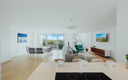 A360.E62- Luxury 3BR Suite with Terrace Near Eagle Beach