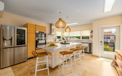 Fantastic 3-Bdr Villa with Gorgeous Pool & View 4