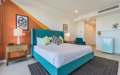 3BS-Azure216 -Vibrant 3BR Mid-Century Modern Condo w/ Ocean Views 2