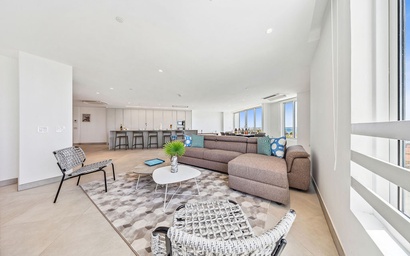 A360.W42 - Elegant 4BR Retreat | Steps to Eagle Beach 3