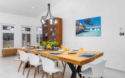 Chic & Serene 4BR Retreat –10 Min to Beaches! 2