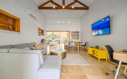 Fantastic 3-Bdr Villa with Gorgeous Pool & View 8