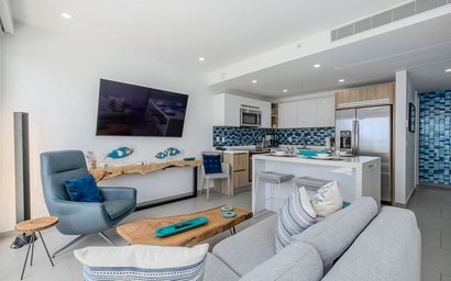 2BSGF-Azure126 - Oceanfront Retreat with Private patio and Hot tub. 2