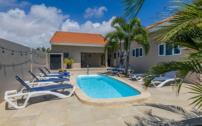 Chic & Serene 4BR Retreat –10 Min to Beaches!