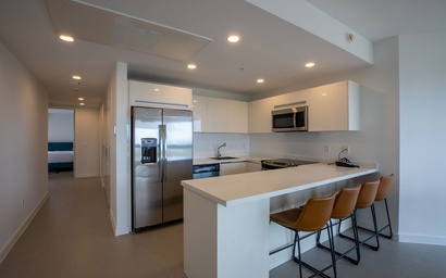 3BS-Azure216 -Vibrant 3BR Mid-Century Modern Condo w/ Ocean Views 6