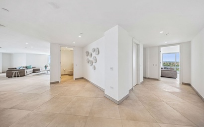 A360.W42 - Elegant 4BR Retreat | Steps to Eagle Beach 10