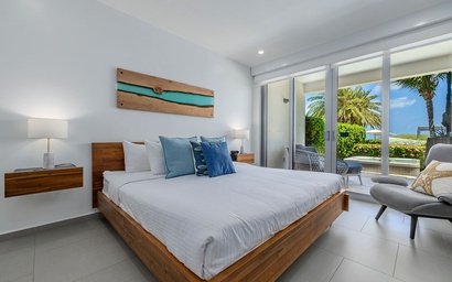 2BSGF-Azure126 - Oceanfront Retreat with Private patio and Hot tub. 4