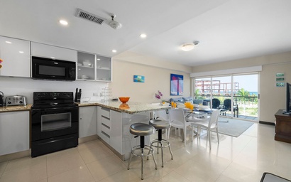 2BS-OC412 - RELAXING and classic best BEACHFRONT condo. 4