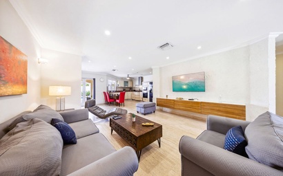 Esmeralda65 - Private 4BR Villa + Pool & BBQ in Noord 4