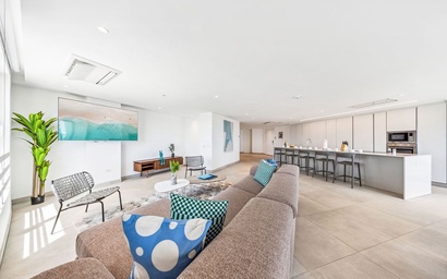 A360.W42 - Elegant 4BR Retreat | Steps to Eagle Beach 8