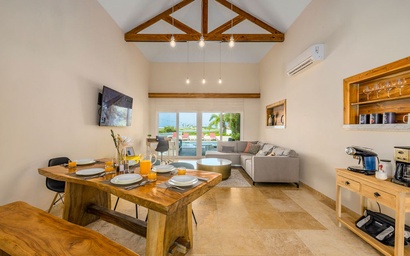 Fantastic 3-Bdr Villa with Gorgeous Pool & View 3