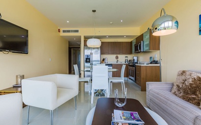 1BS-Blue314 - Condo in a One Happy Island living 8