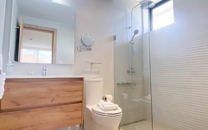 Bonsai106-Ground Floor 2BR Suite | Pool Access | Near Palm Beach 5