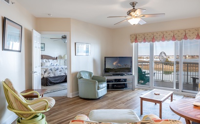 Olde Towne Yacht Club 215 4