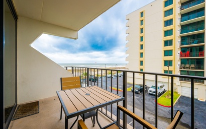 Island Winds East 210 2