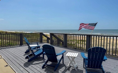 Featured Property Beachfront Breeze