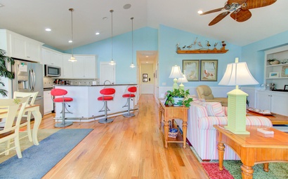 Hot Dogs in Paradise 5