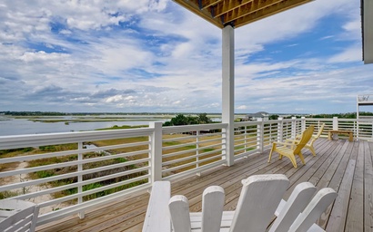 VIEWS! VIEWS! VIEWS! Breathtaking Sunsets From This Amazing Waterfront Home!